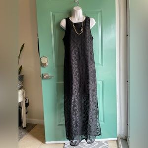 Sleeveless black dress with crocheted overlay size L